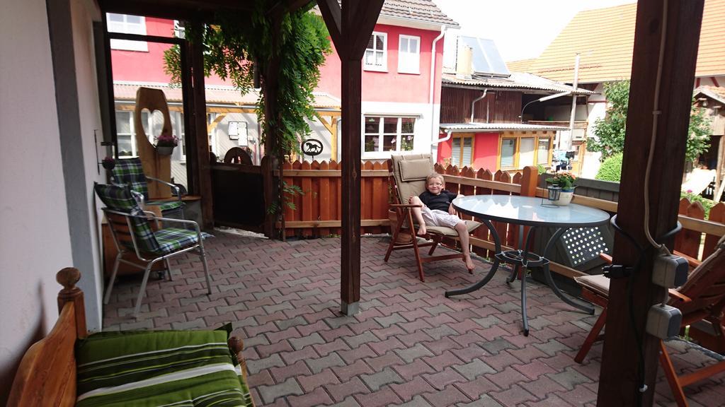 Ferienhaus Am Eisgraben Хаузен Стая снимка